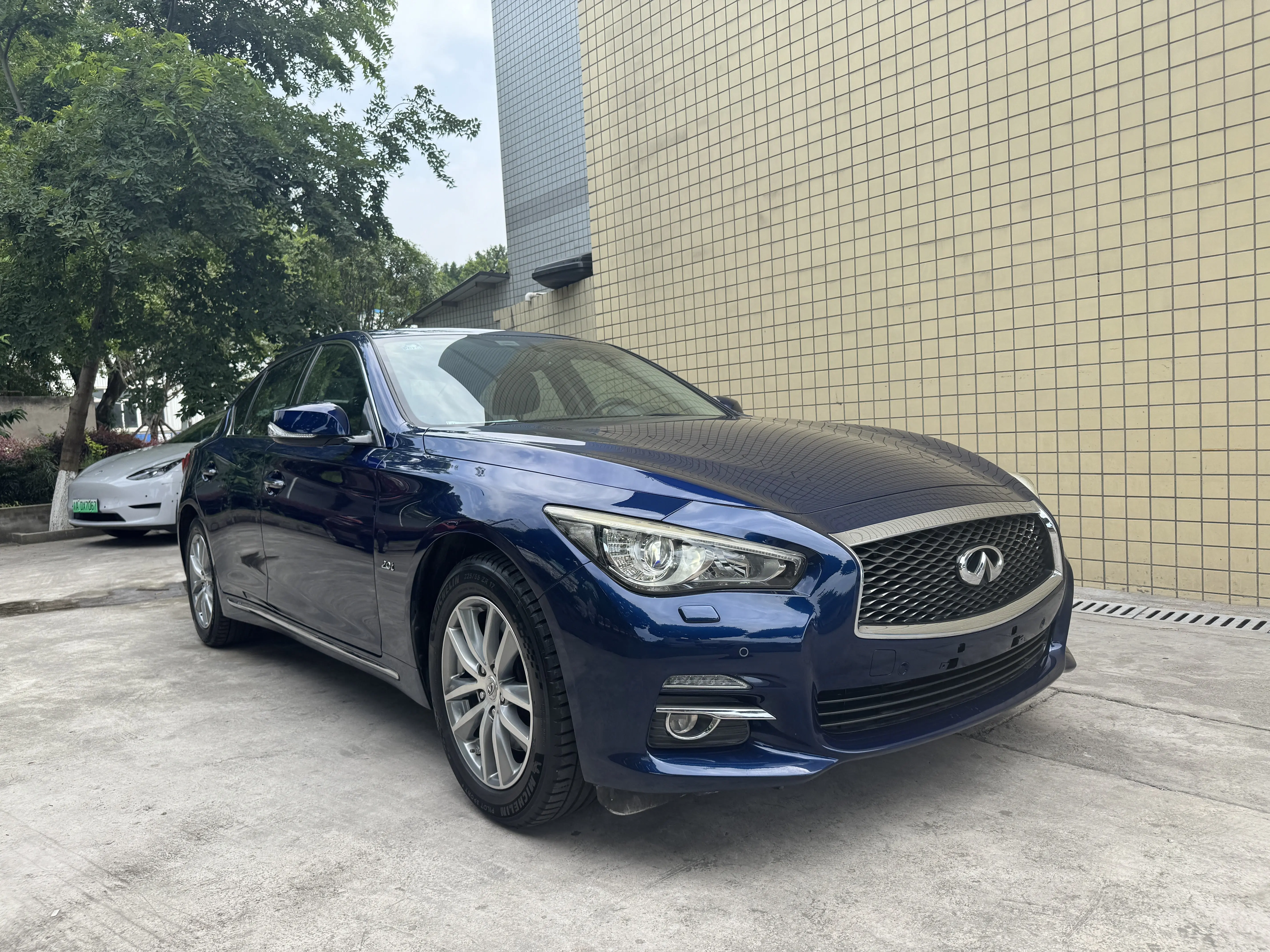 Infiniti Q50L