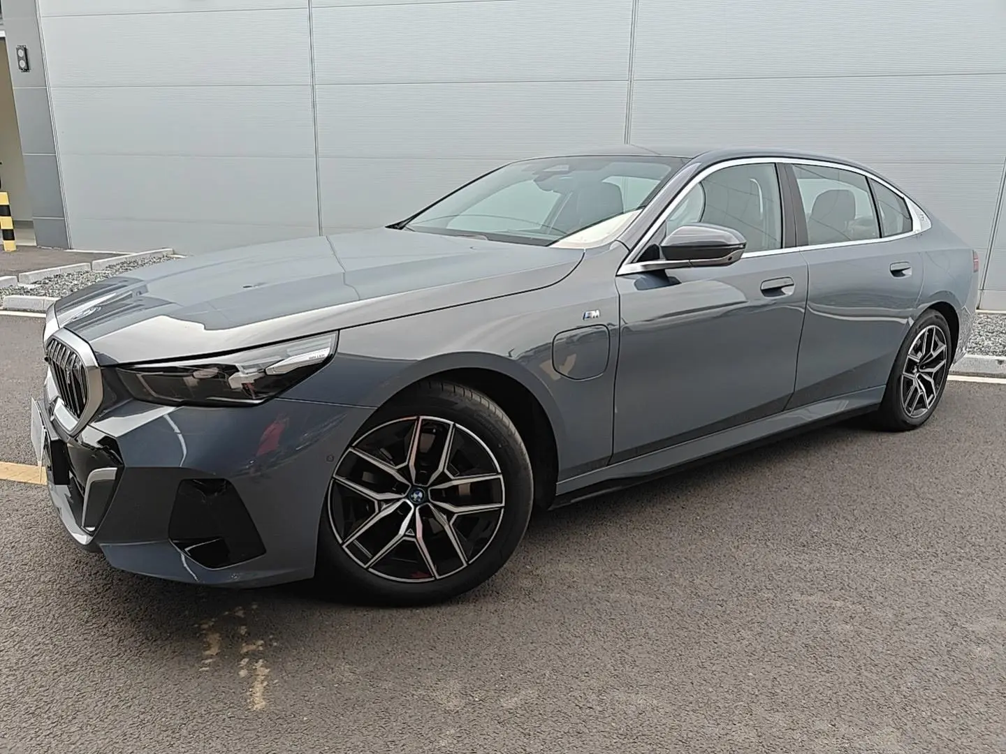 BMW i5