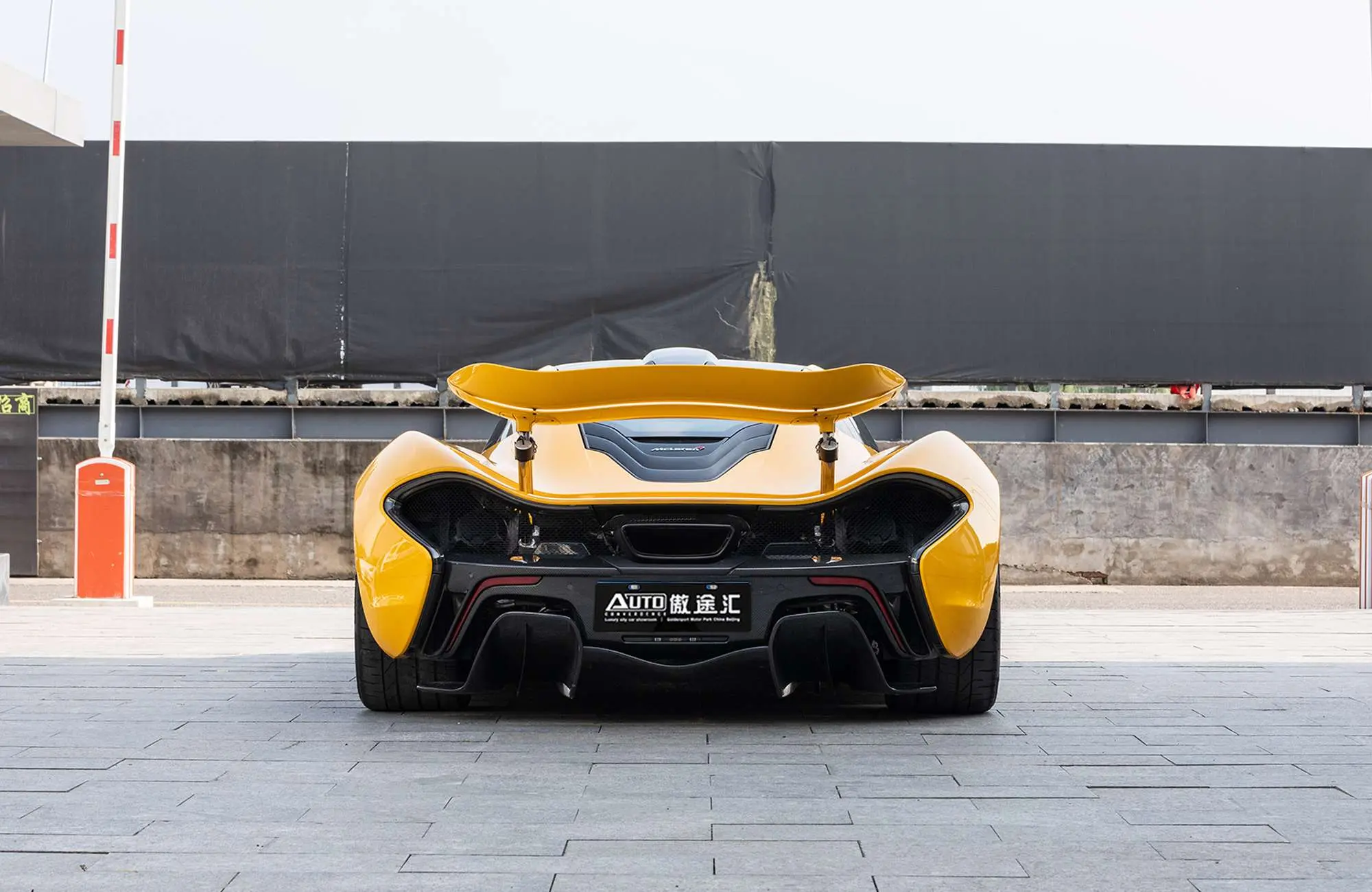 McLaren P1