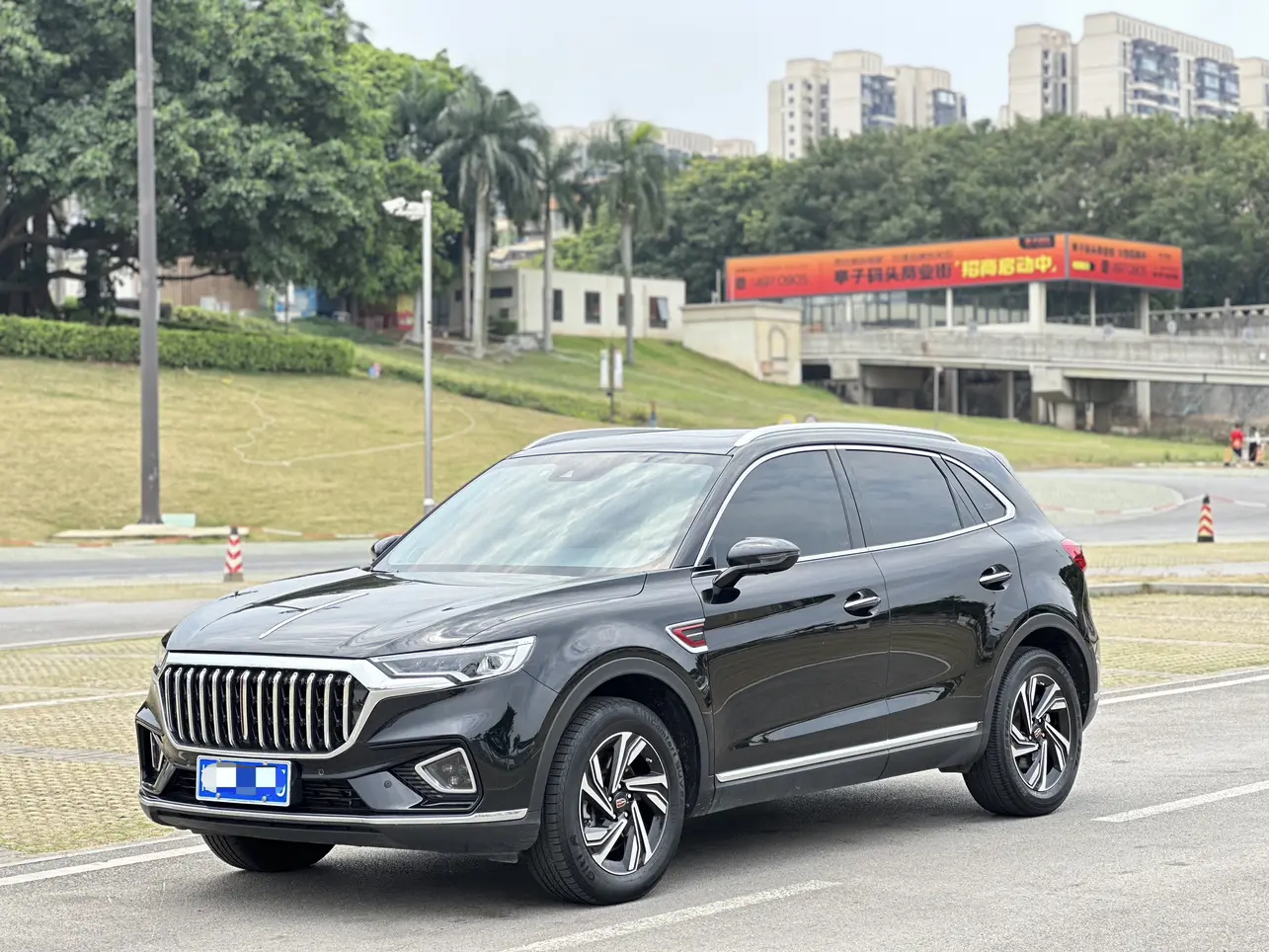 Hongqi HS5  из Китая