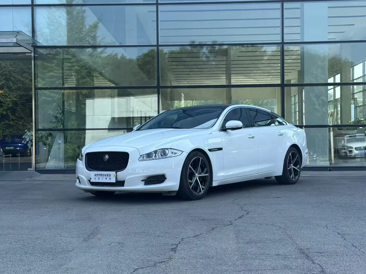Jaguar XJ