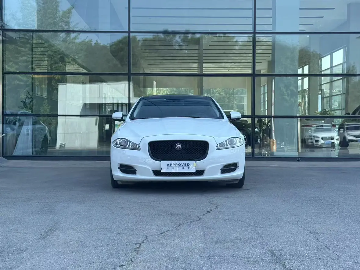 Jaguar XJ