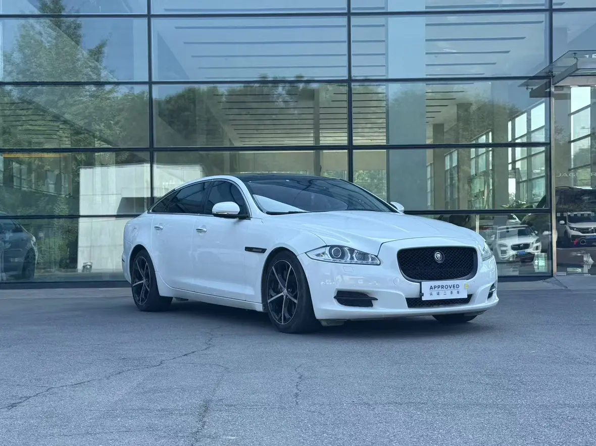 Jaguar XJ
