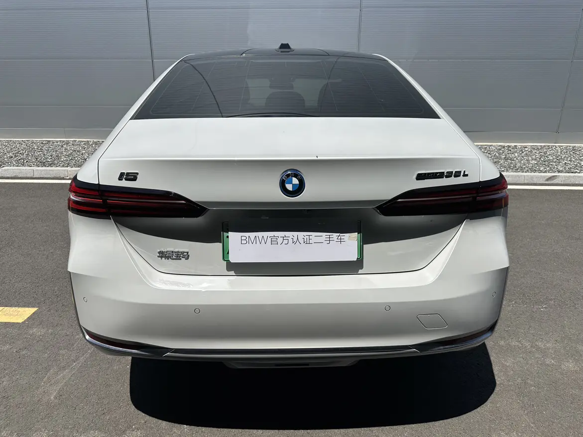 BMW i5