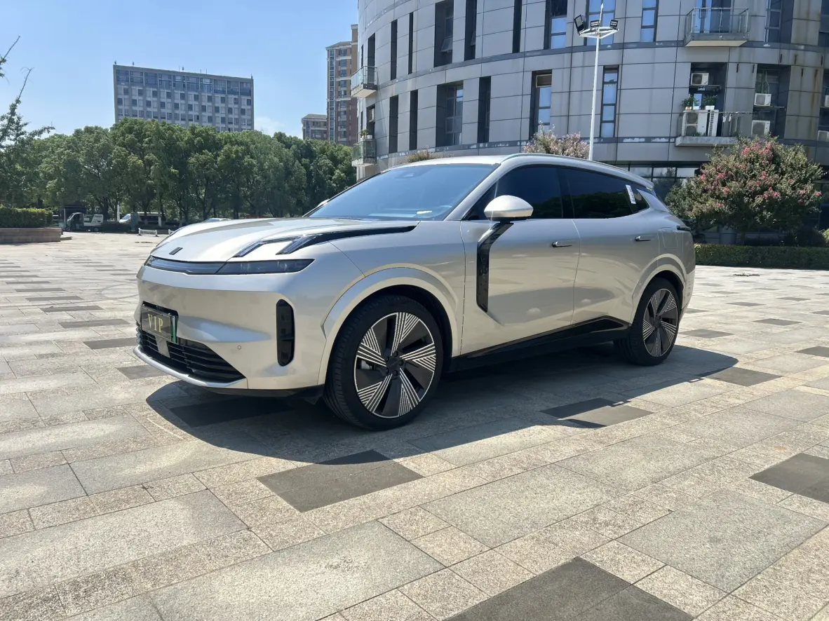 Lynk & Co 08 EM-P