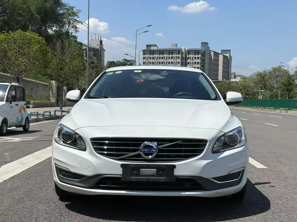 Volvo S60 (imported)
