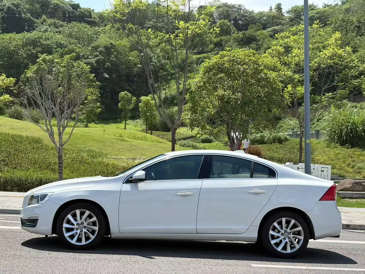 Volvo S60 (imported)