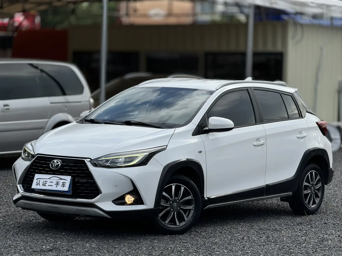 Toyota YARiS L to dazzle
