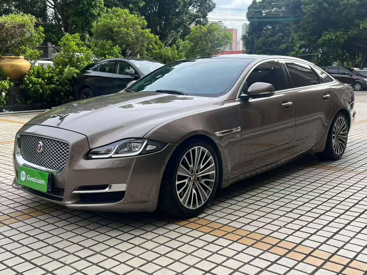 Jaguar XJ