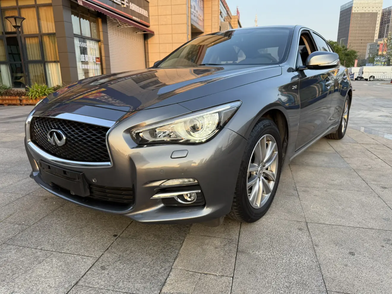 Infiniti Q50L