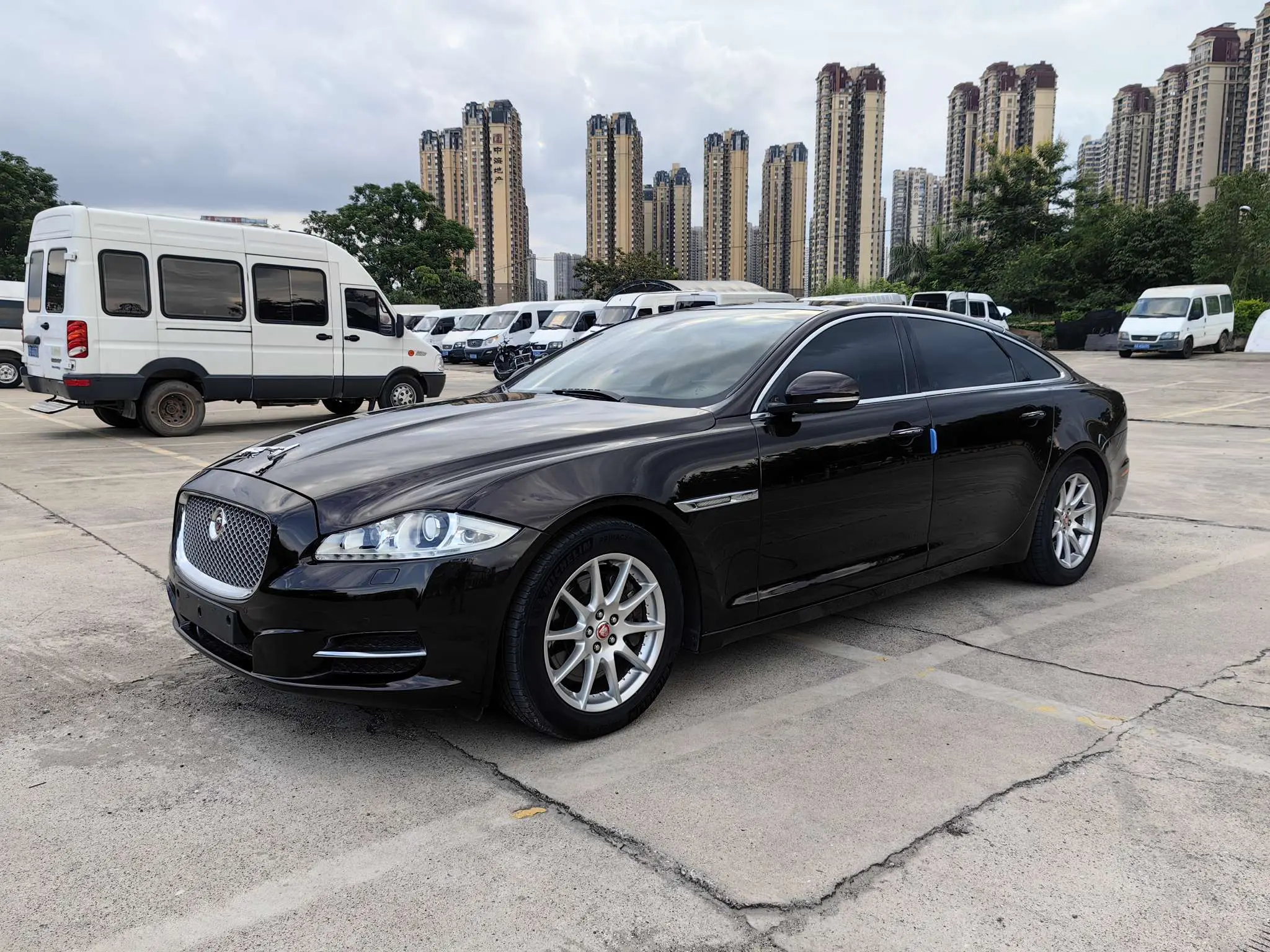 Jaguar XJ