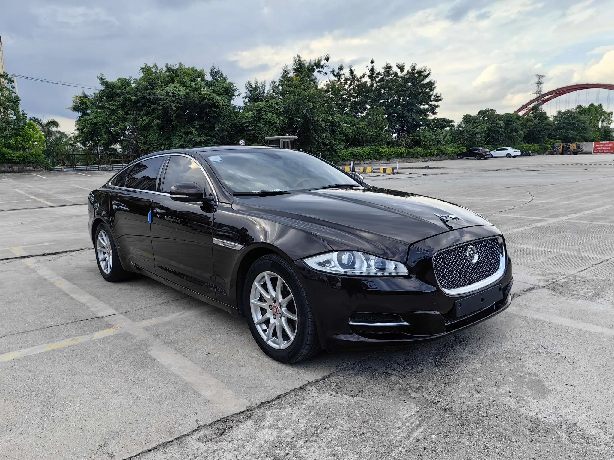 Jaguar XJ