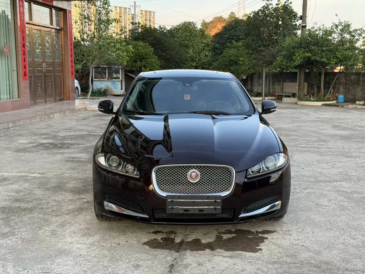 Jaguar XF