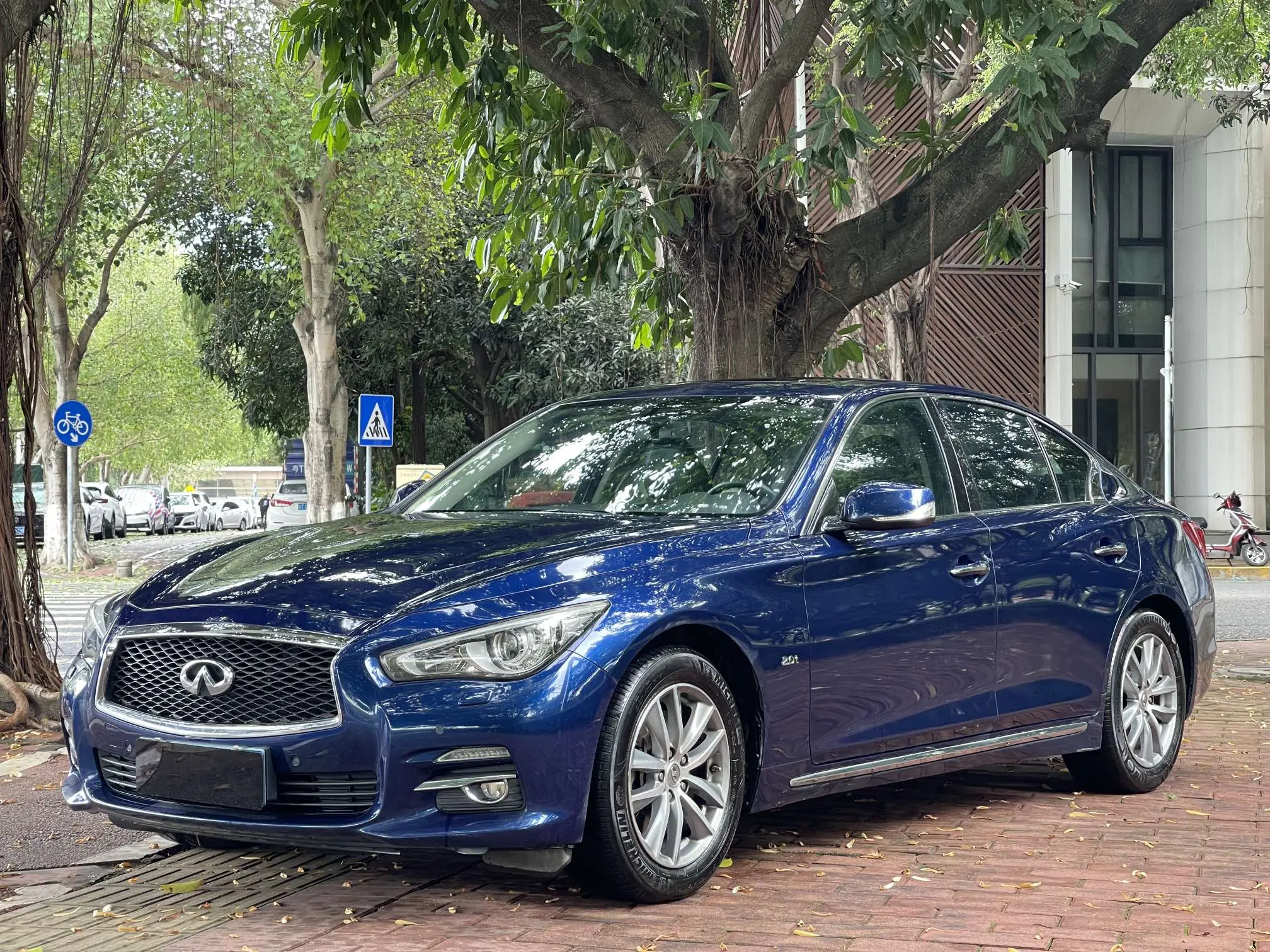 Infiniti Q50L