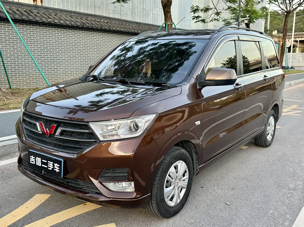 Wuling Hongguang  из Китая
