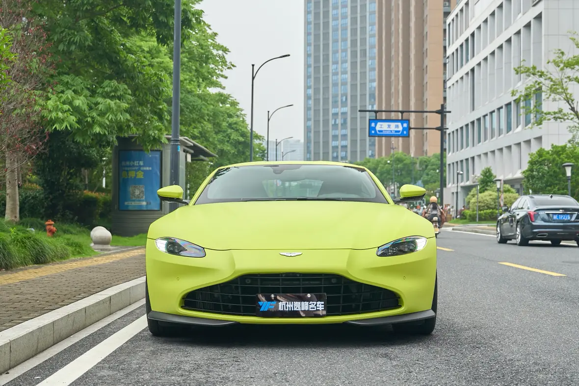 Aston Martin Vantage