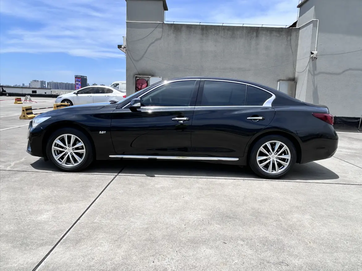 Infiniti Q50L