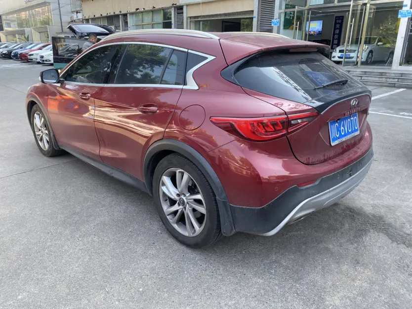 Infiniti QX30