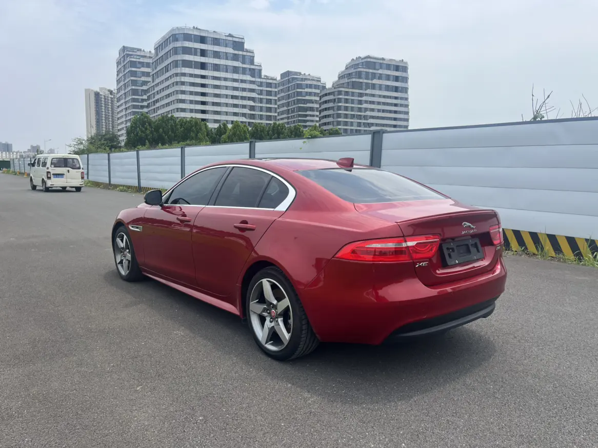 Jaguar XE