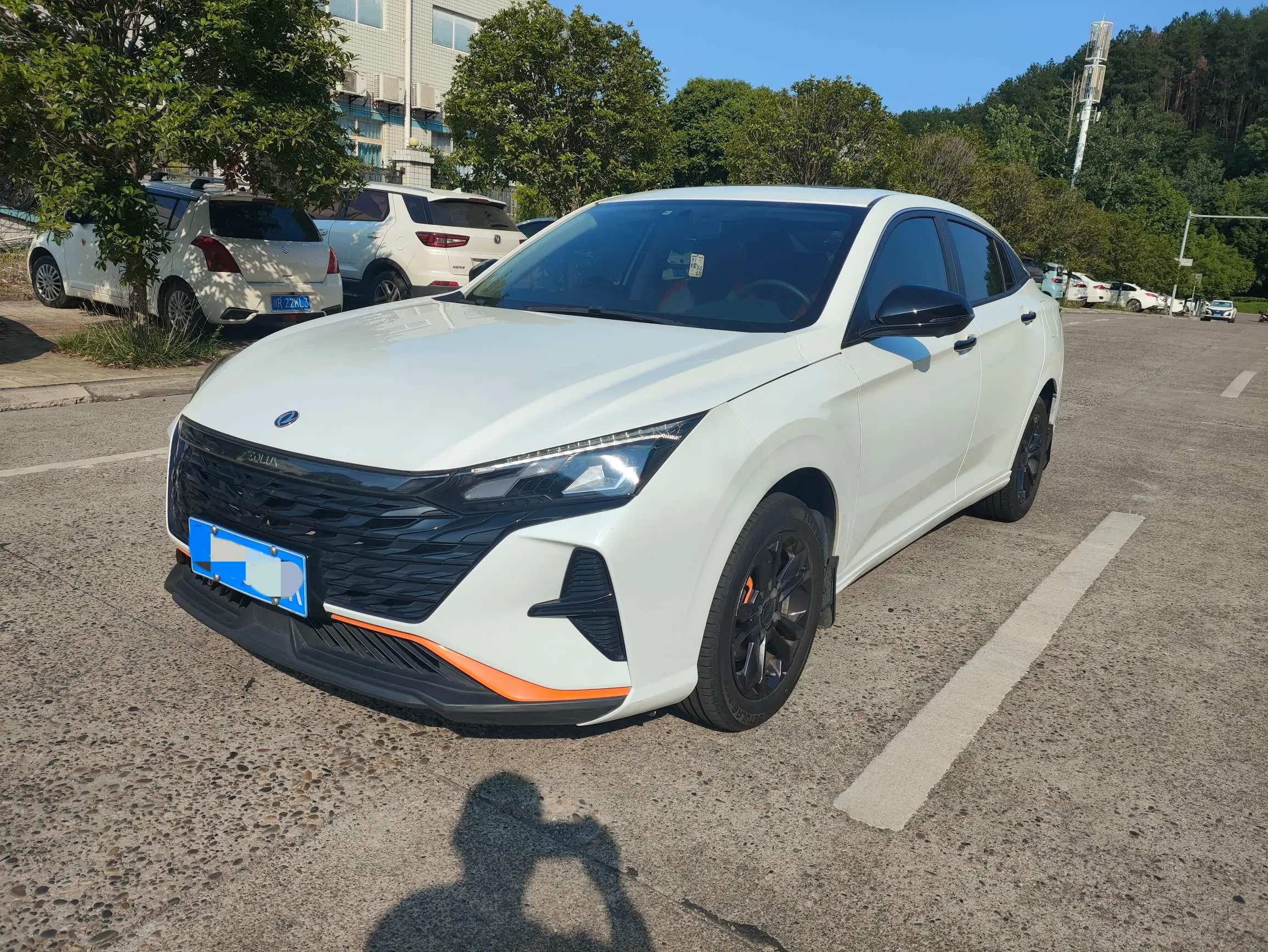 Dongfeng Yixuan  из Китая