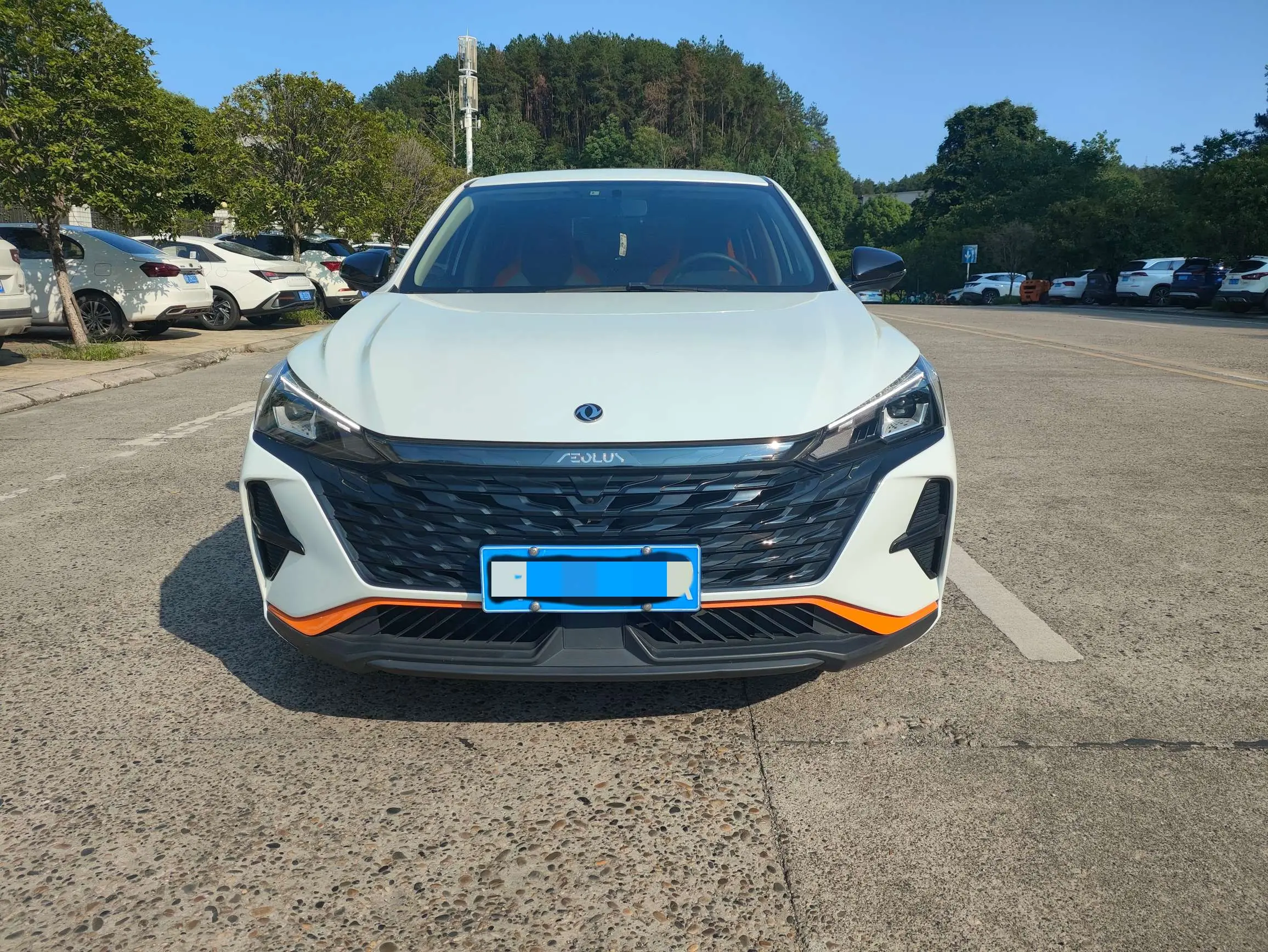 Dongfeng Yixuan  из Китая