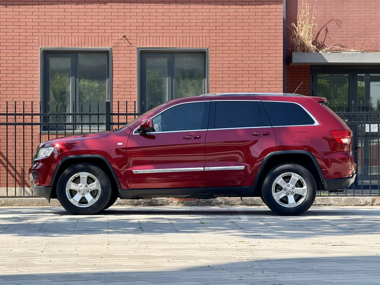 Jeep Grand Cherokee (imported)