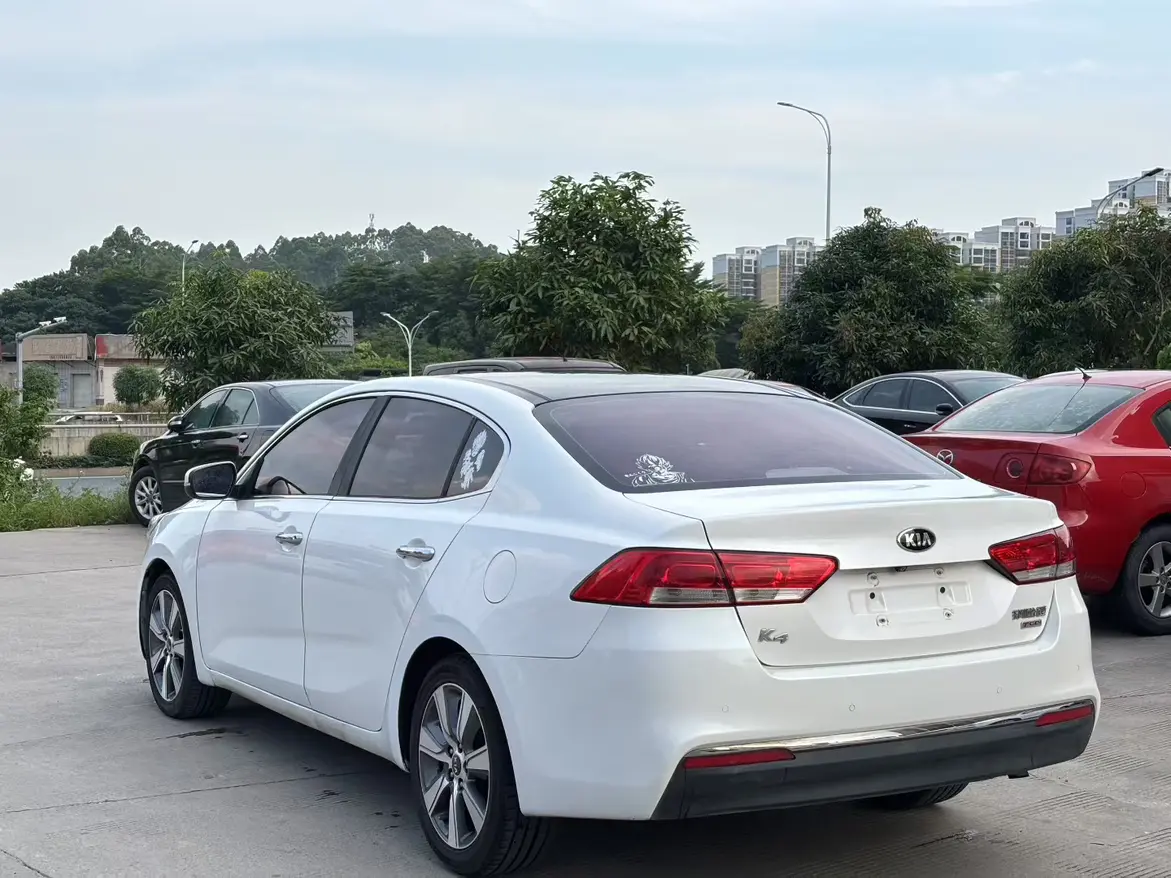 Kia K4