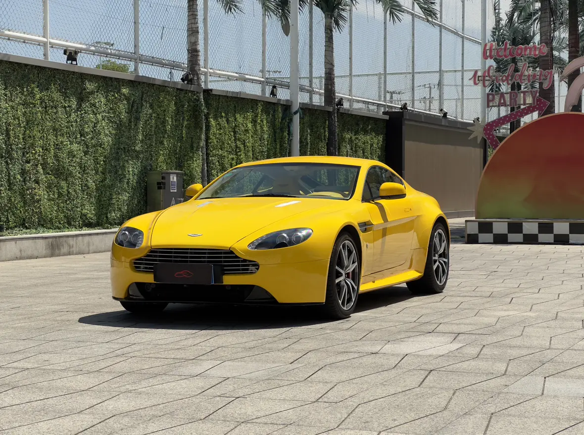 Aston Martin Vantage