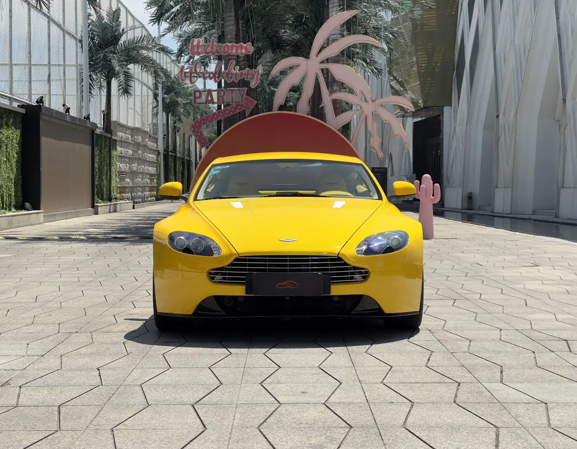 Aston Martin Vantage