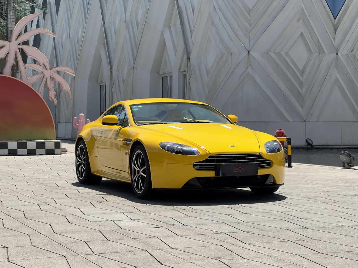 Aston Martin Vantage
