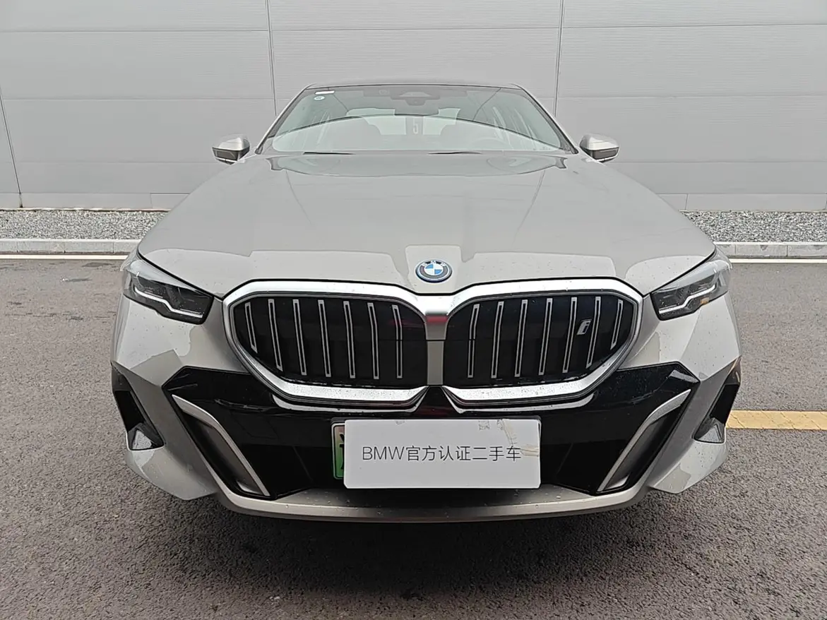 BMW i5