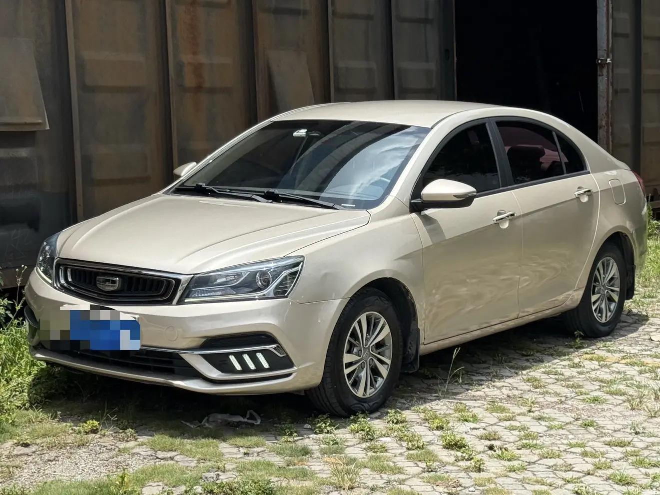 Geely Emgrand  из Китая