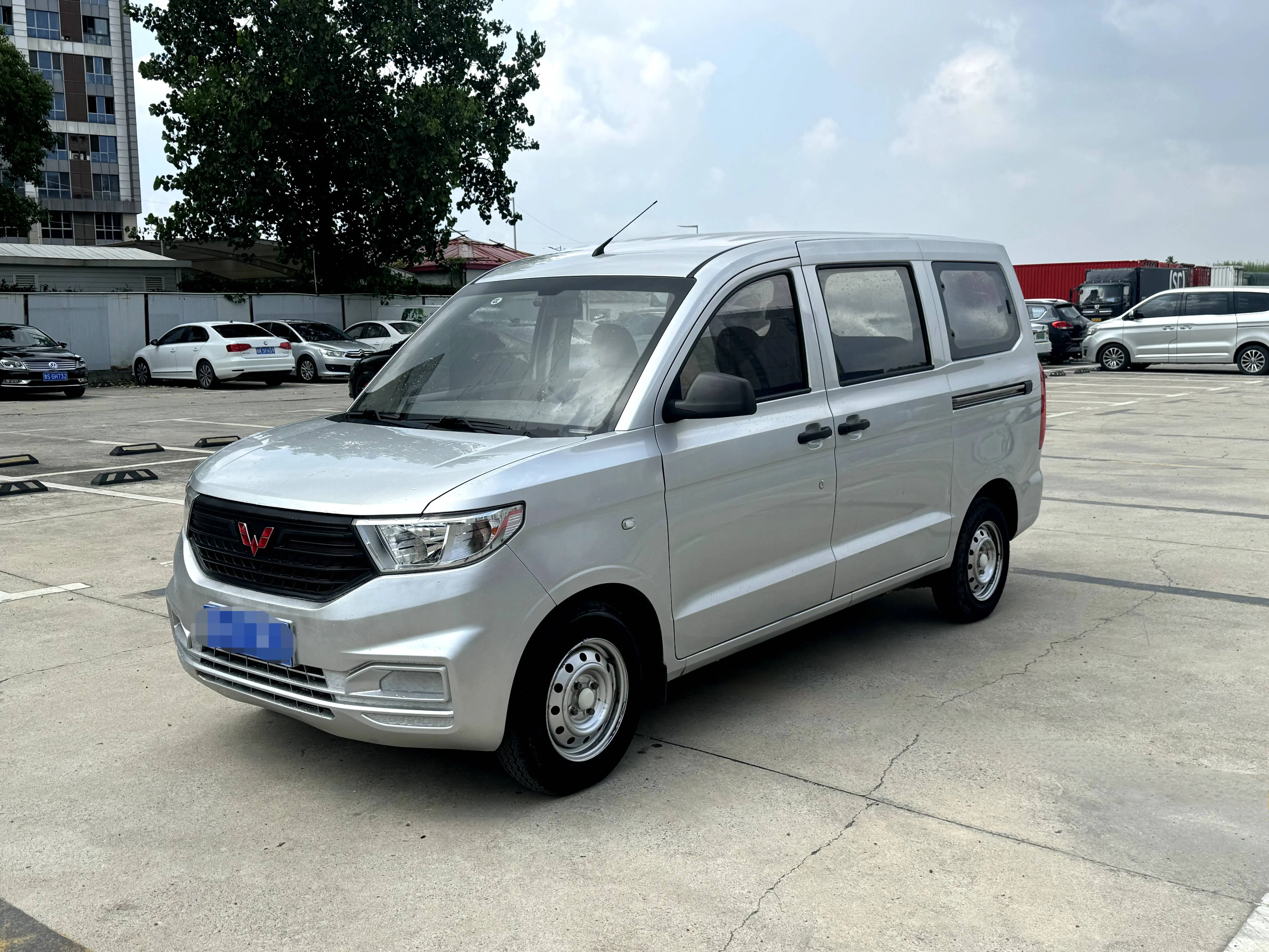 Wuling Hongguang V  из Китая