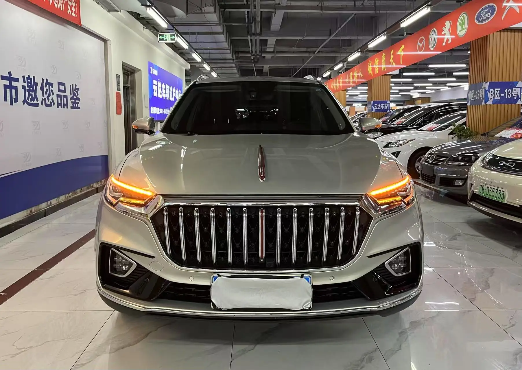Hongqi HS5