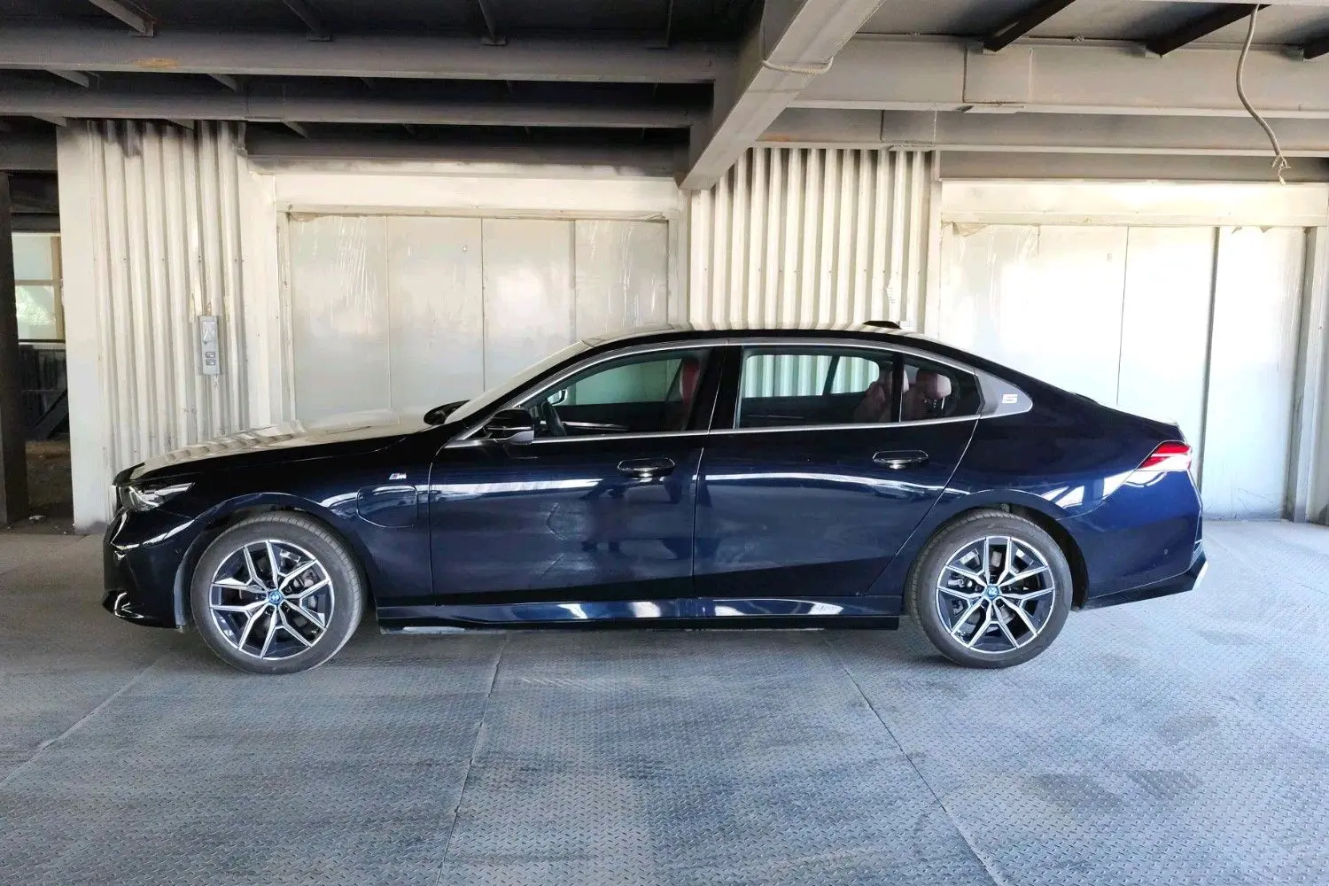 BMW i5