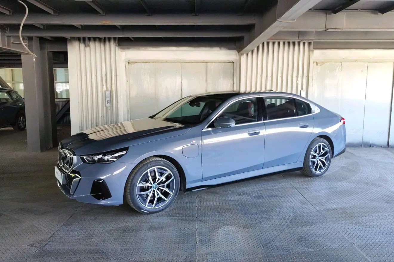 BMW i5