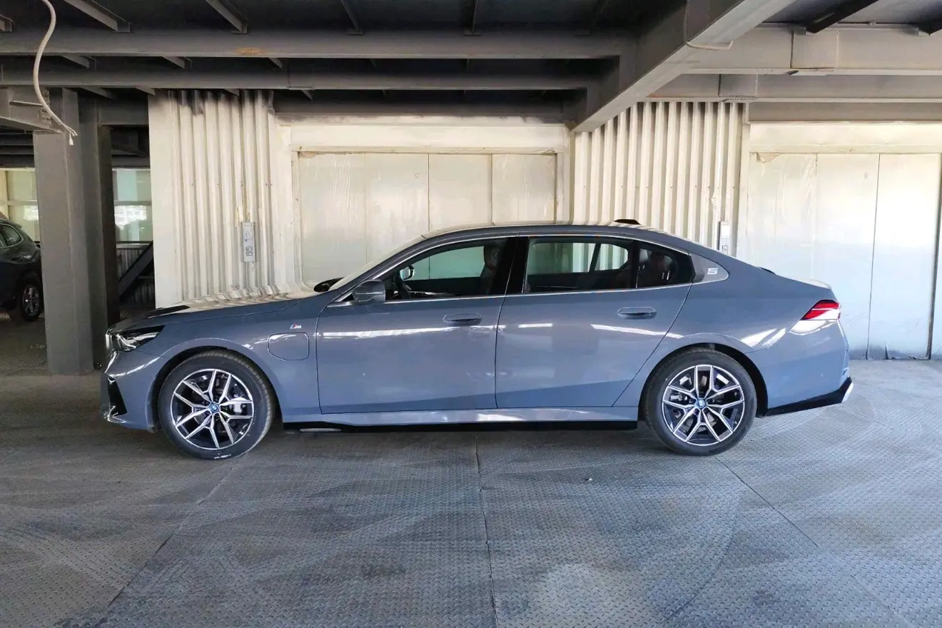 BMW i5