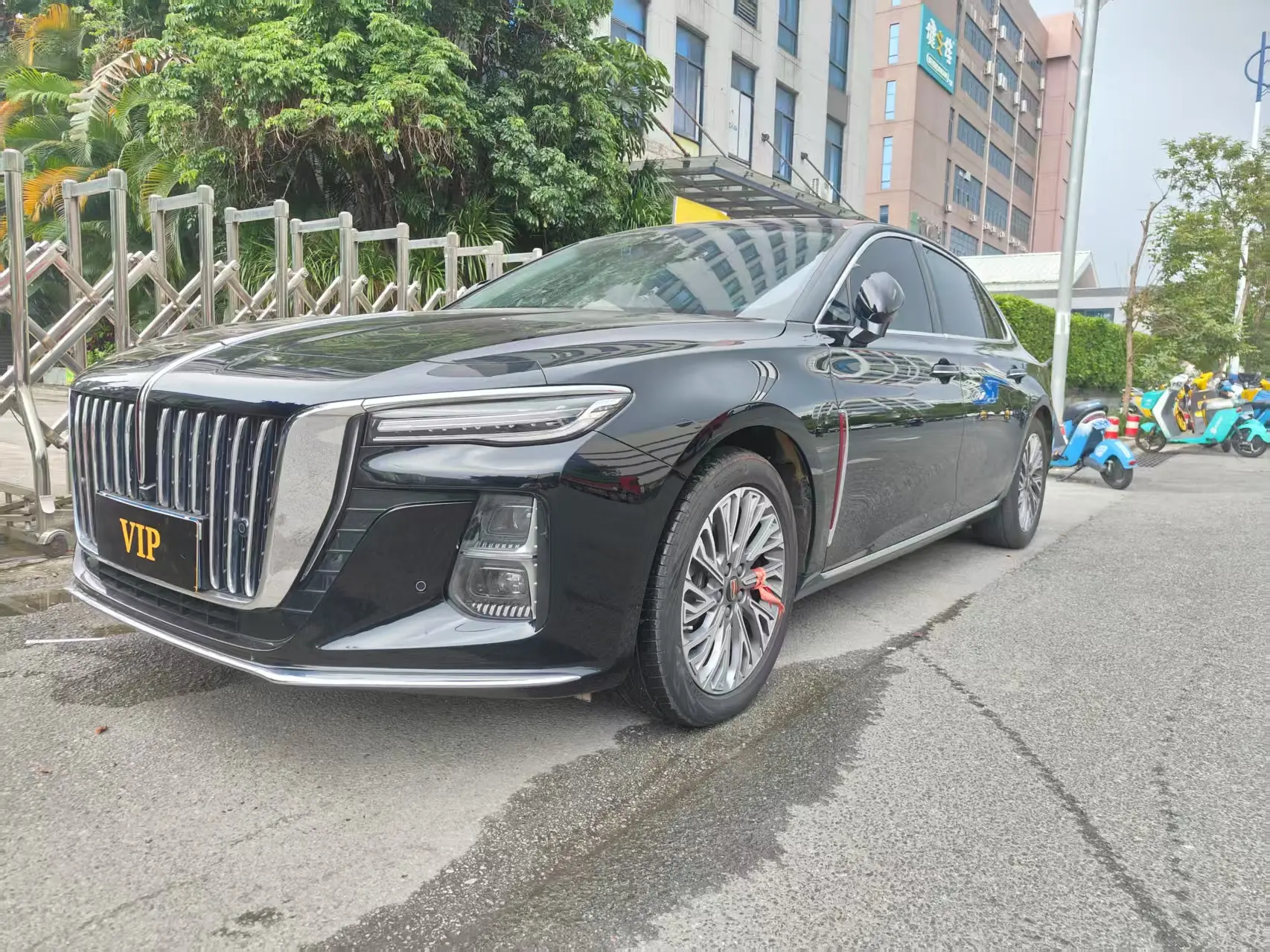 Hongqi H5