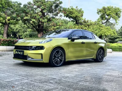 Lynk & Co 03