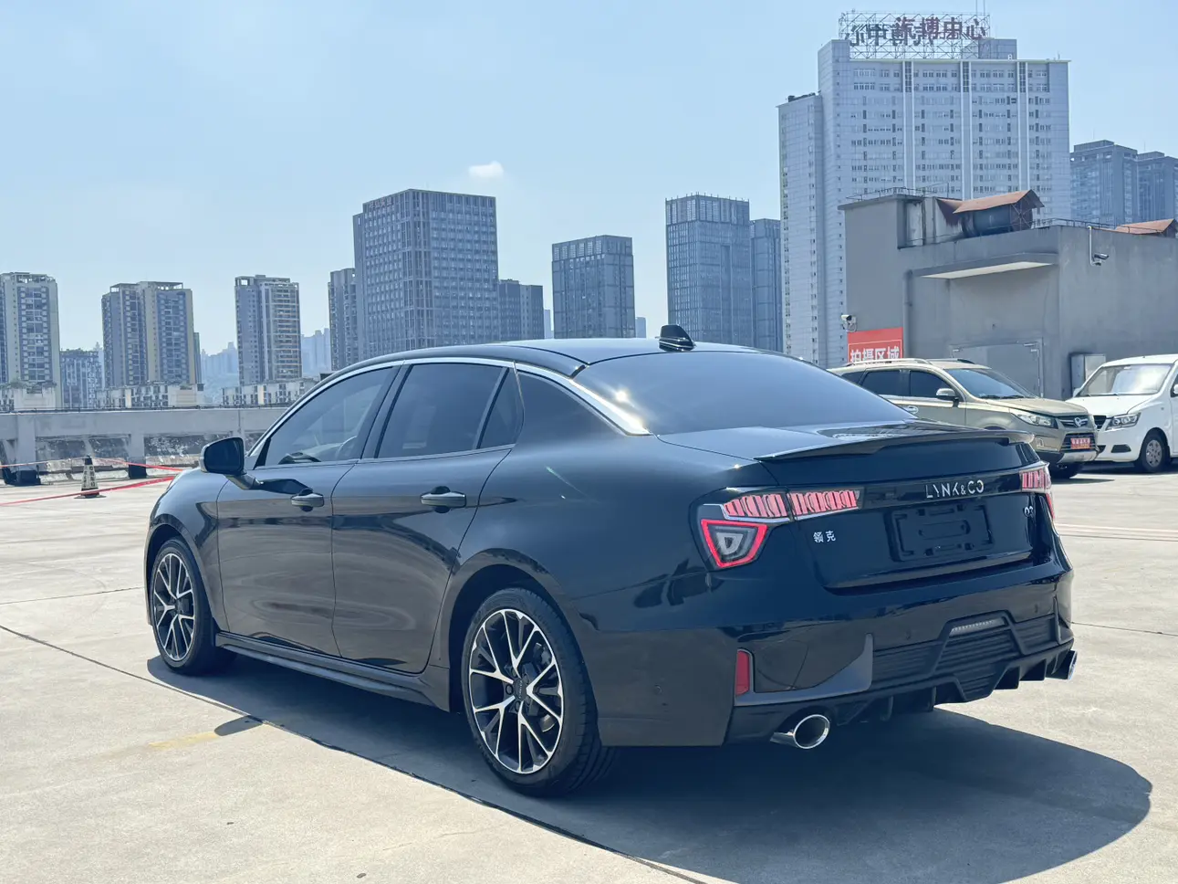 Lynk & Co 03