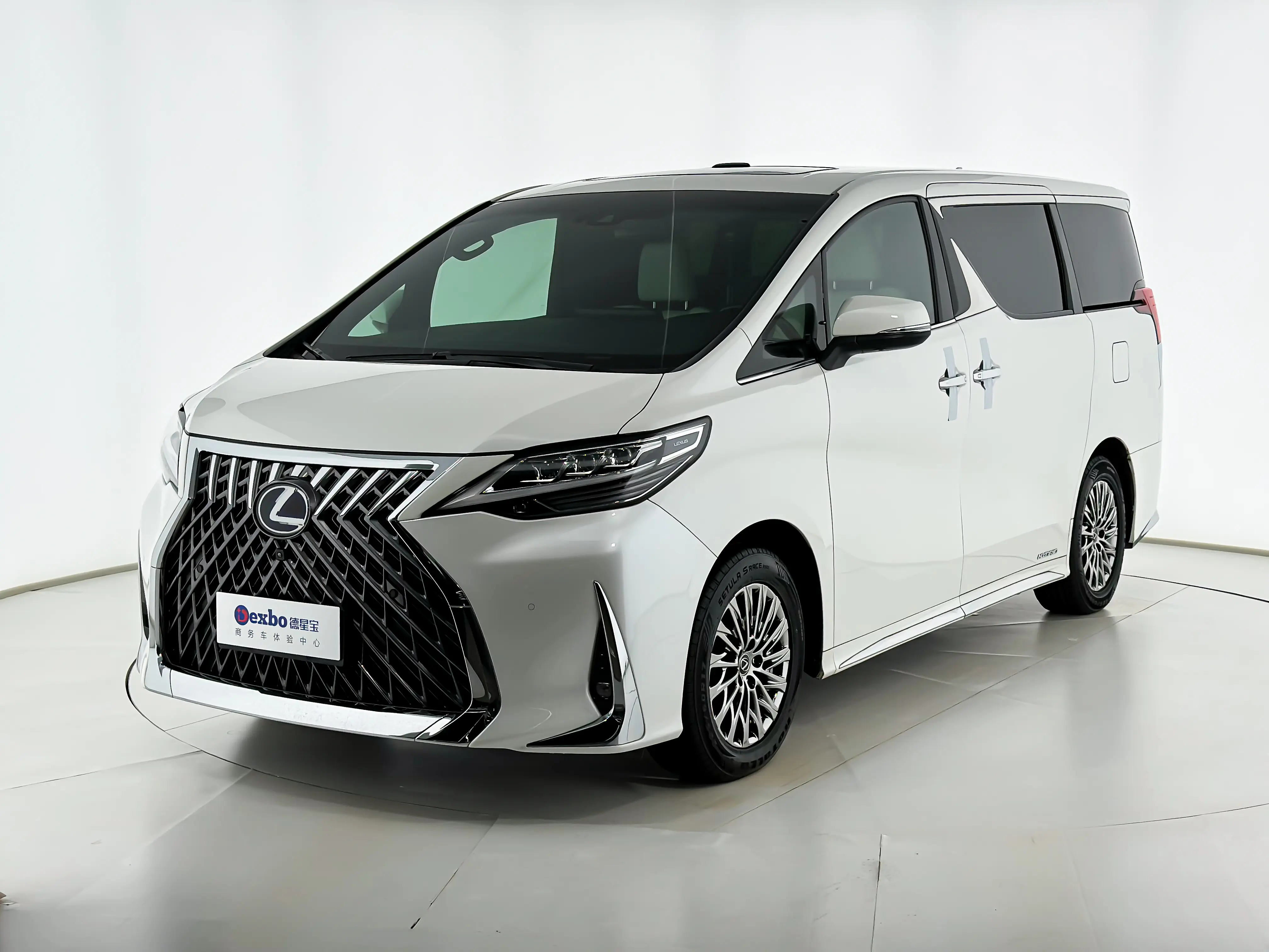Lexus LM