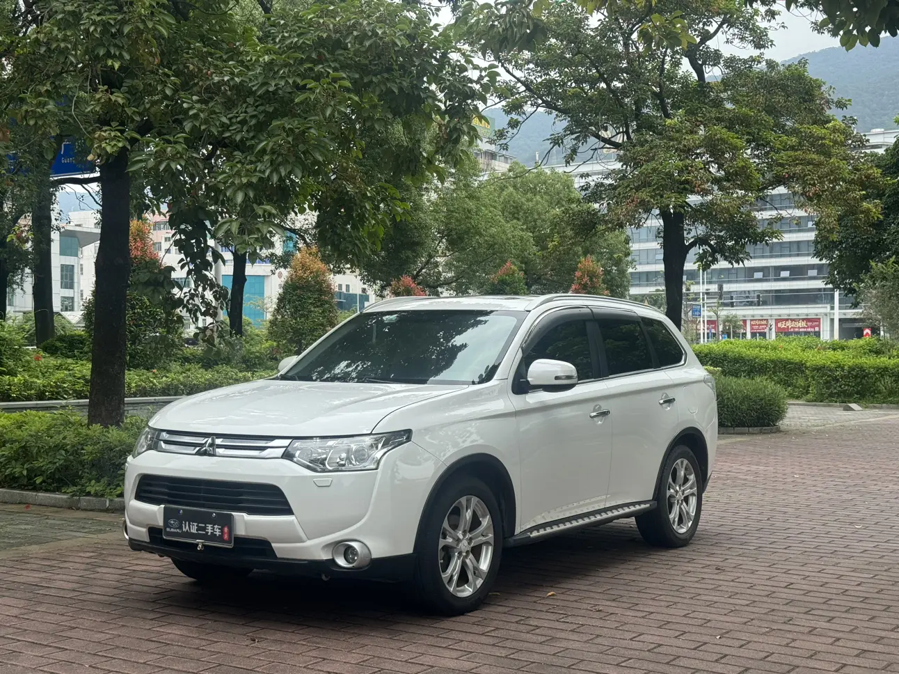 Mitsubishi Outlander (imported)