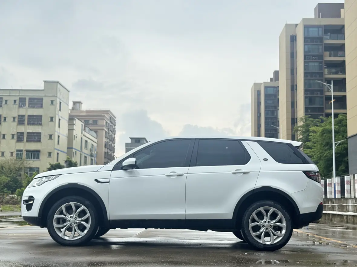 Land Rover Discover the magic