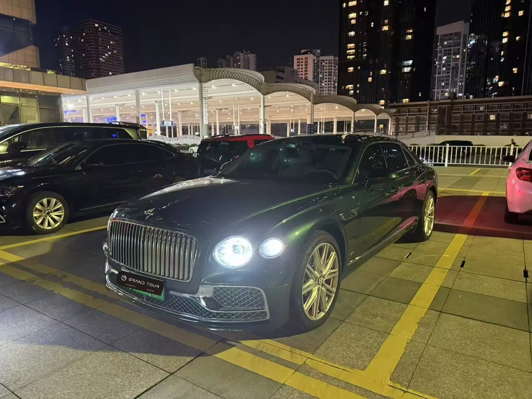 Bentley Flying Spur PHEV  из Китая