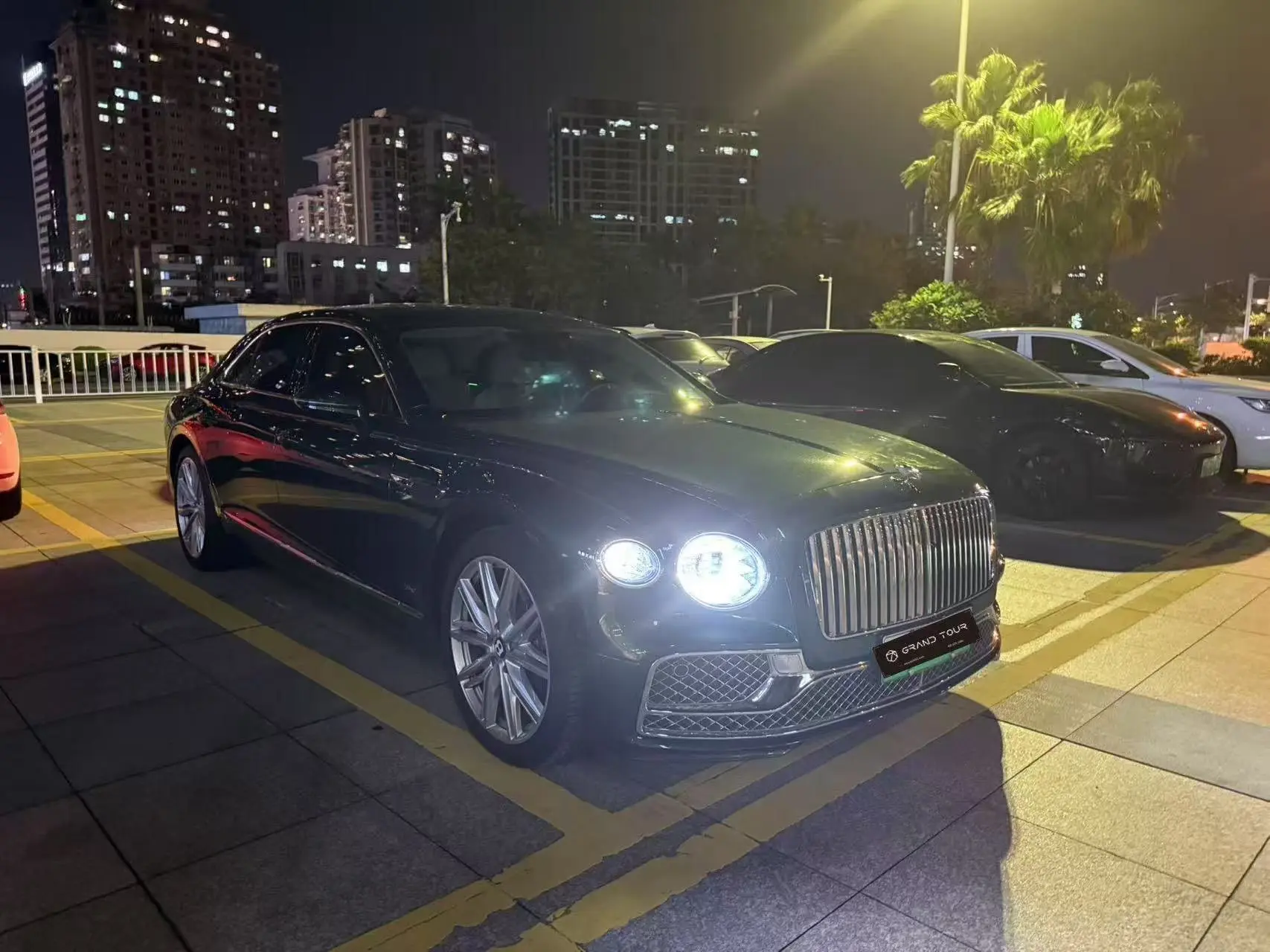 Bentley Flying Spur PHEV  из Китая