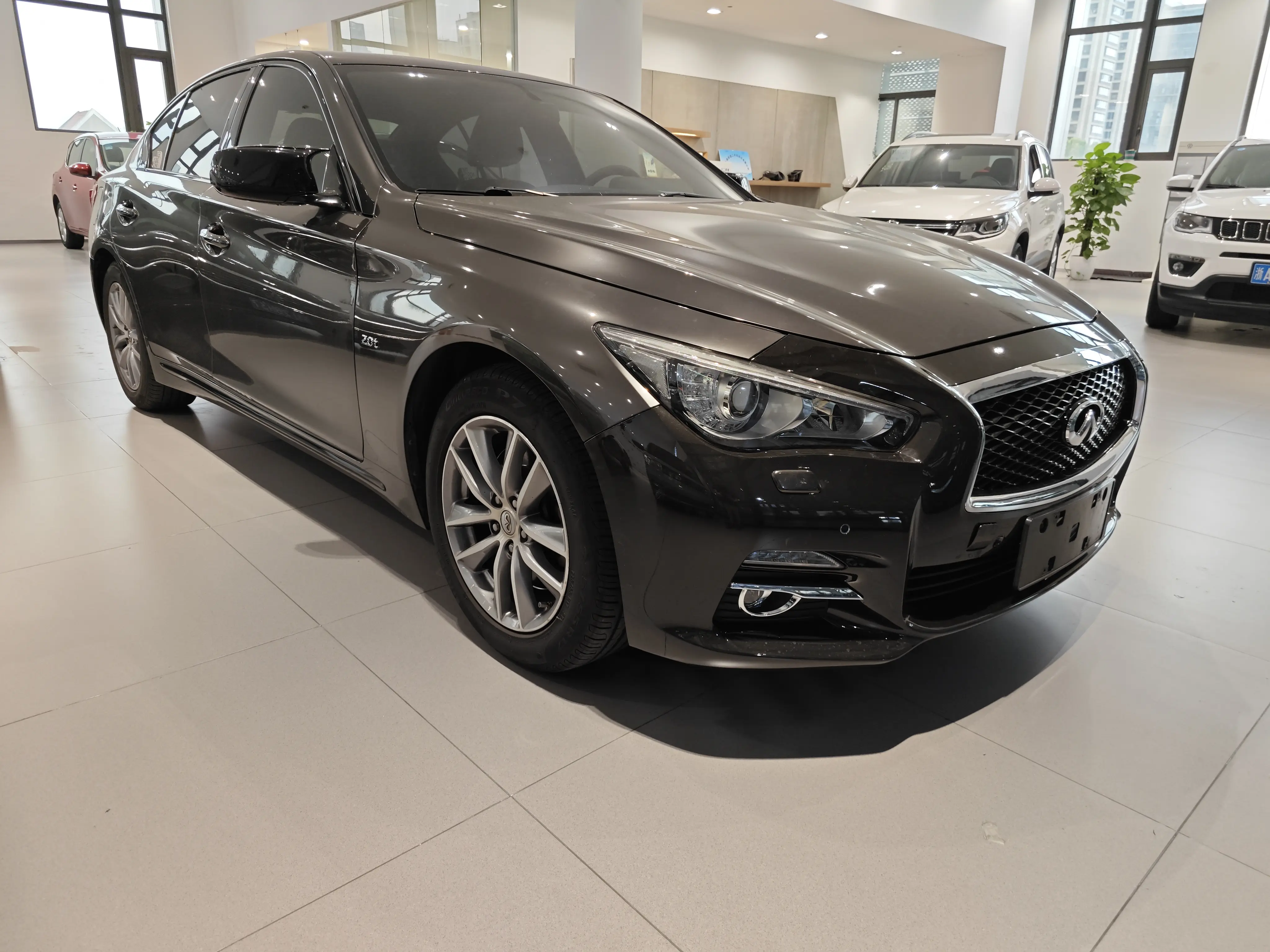 Infiniti Q50L