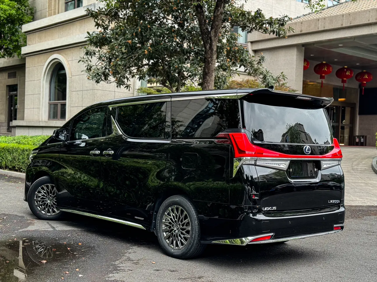 Lexus LM
