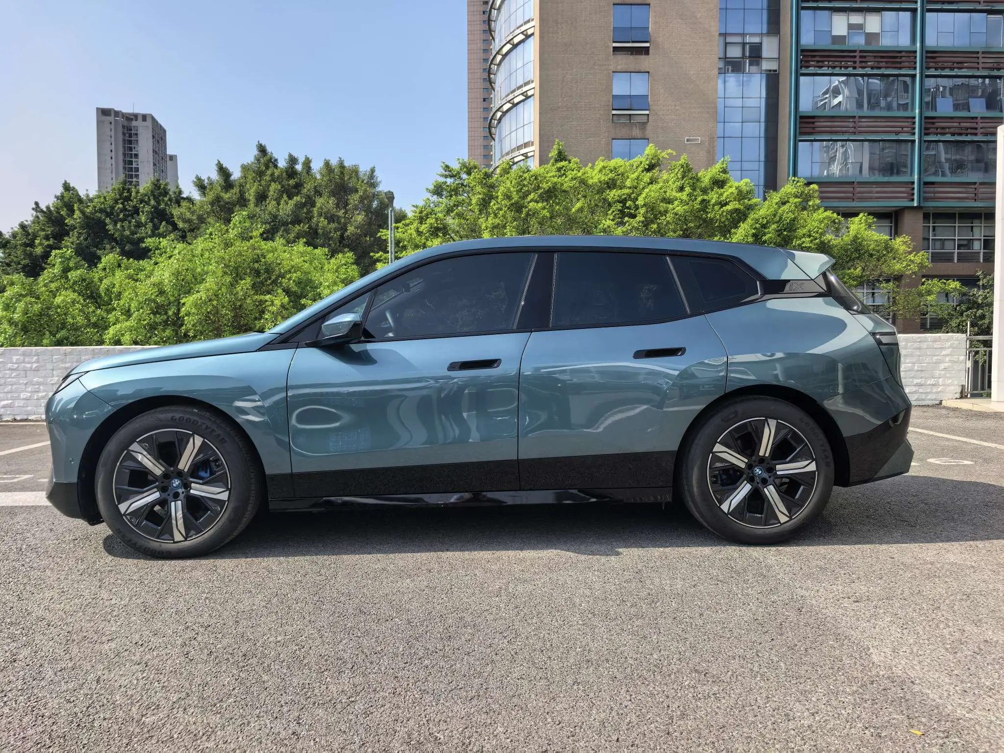 BMW iX