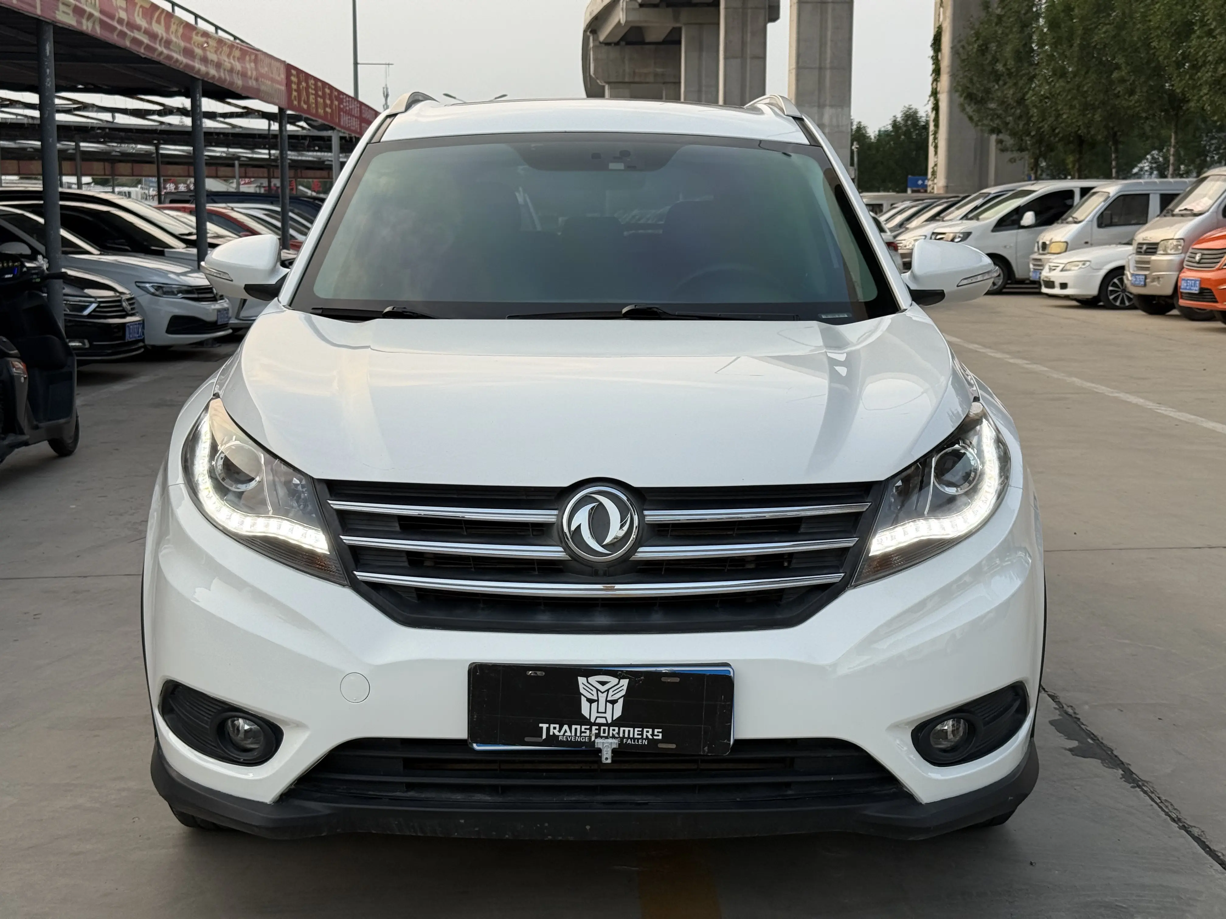 Dongfeng Fengon 580  из Китая