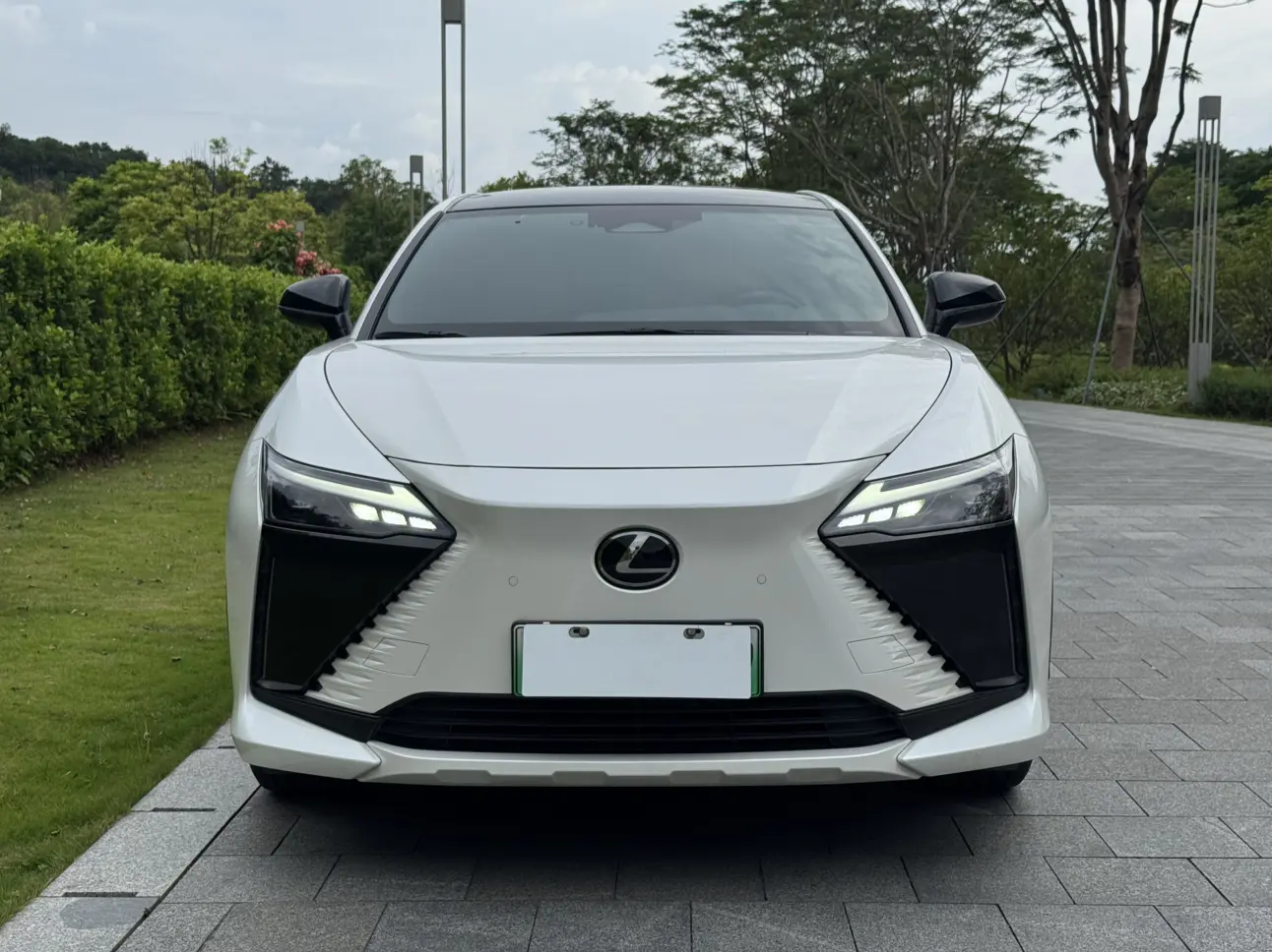 Lexus RZ